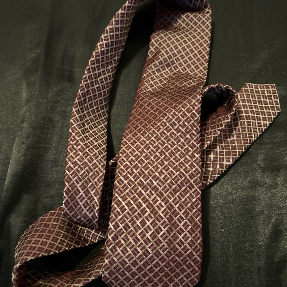 Sophisticated Men's Checkered Tie in Deep Purple
